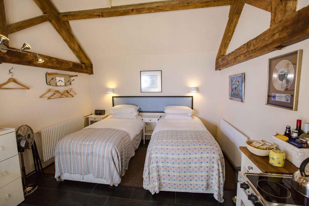 T'S At Lower Rudloe Farm Guest House Corsham Exterior foto
