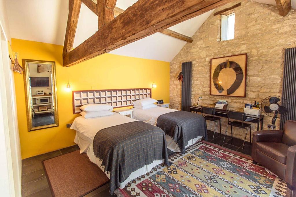 T'S At Lower Rudloe Farm Guest House Corsham Exterior foto